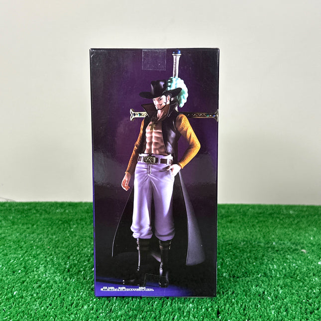 One Piece - THE Shukkō Dracule Mihawk Figure (Banpresto)